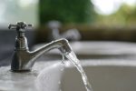 Acqua fredda non esce dal rubinetto: cause e soluzioni