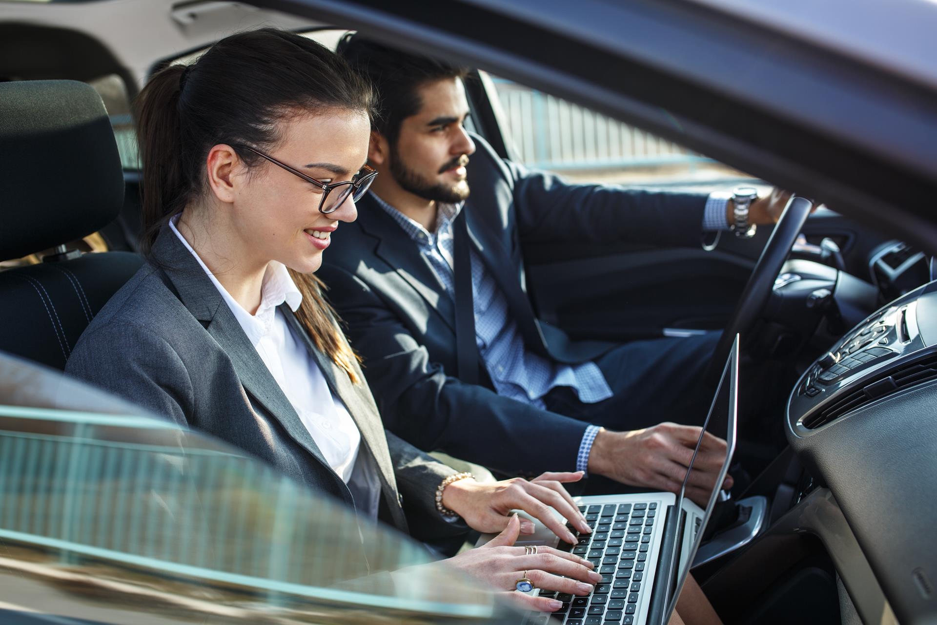 La Deduzione delle Auto Aziendali: una Guida Completa per Imprenditori e Liberi Professionisti